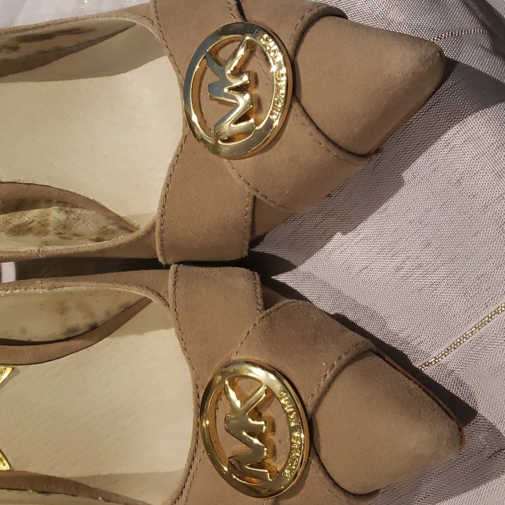 ❣️💫MARK DOWN 💫❣️ Nude Michael Kors heel shoes - Picture 2 of 12